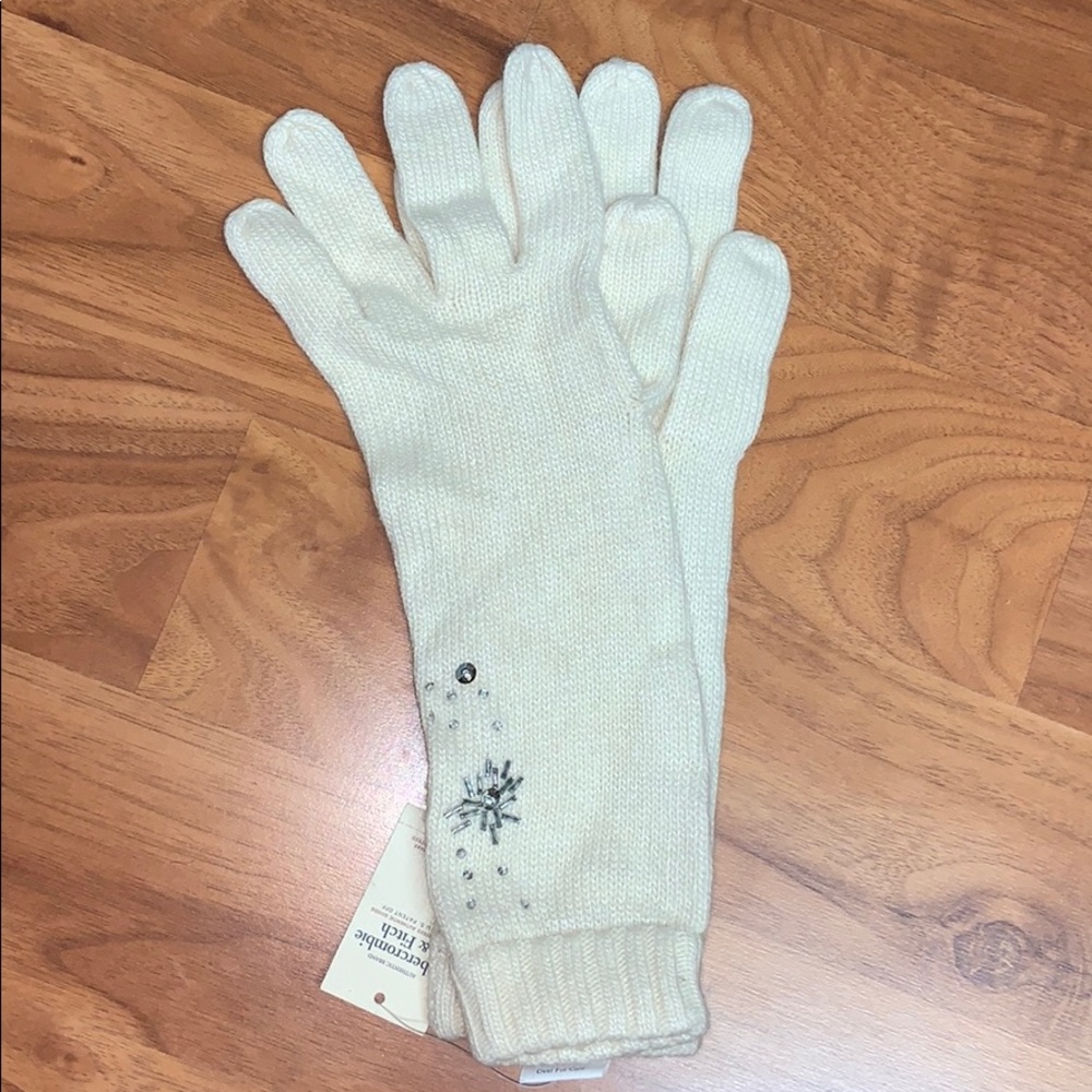 NWT Abercrombie & Fitch Gloves with Bead Detail